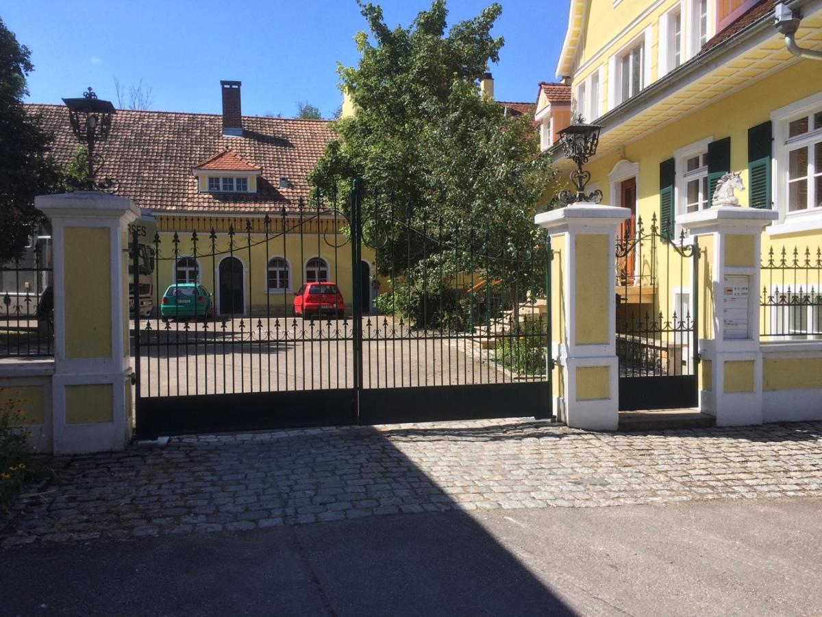 Ferienwohnung Im Gruenen Auf Idyllisch Gelegenen Gutshof Und Doch So Zentral Waldshut-Tiengen Exteriör bild